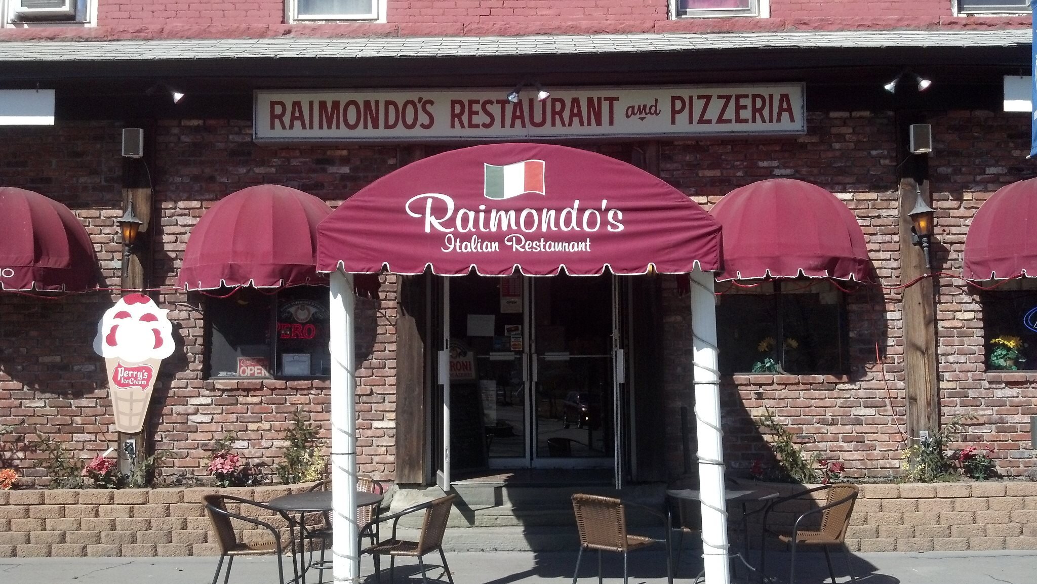 Raimondo's Restaurant & Pizzeria